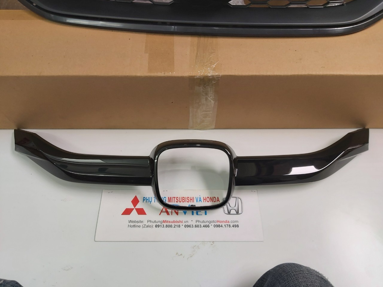 Mặt ca lăng xe Honda Brio